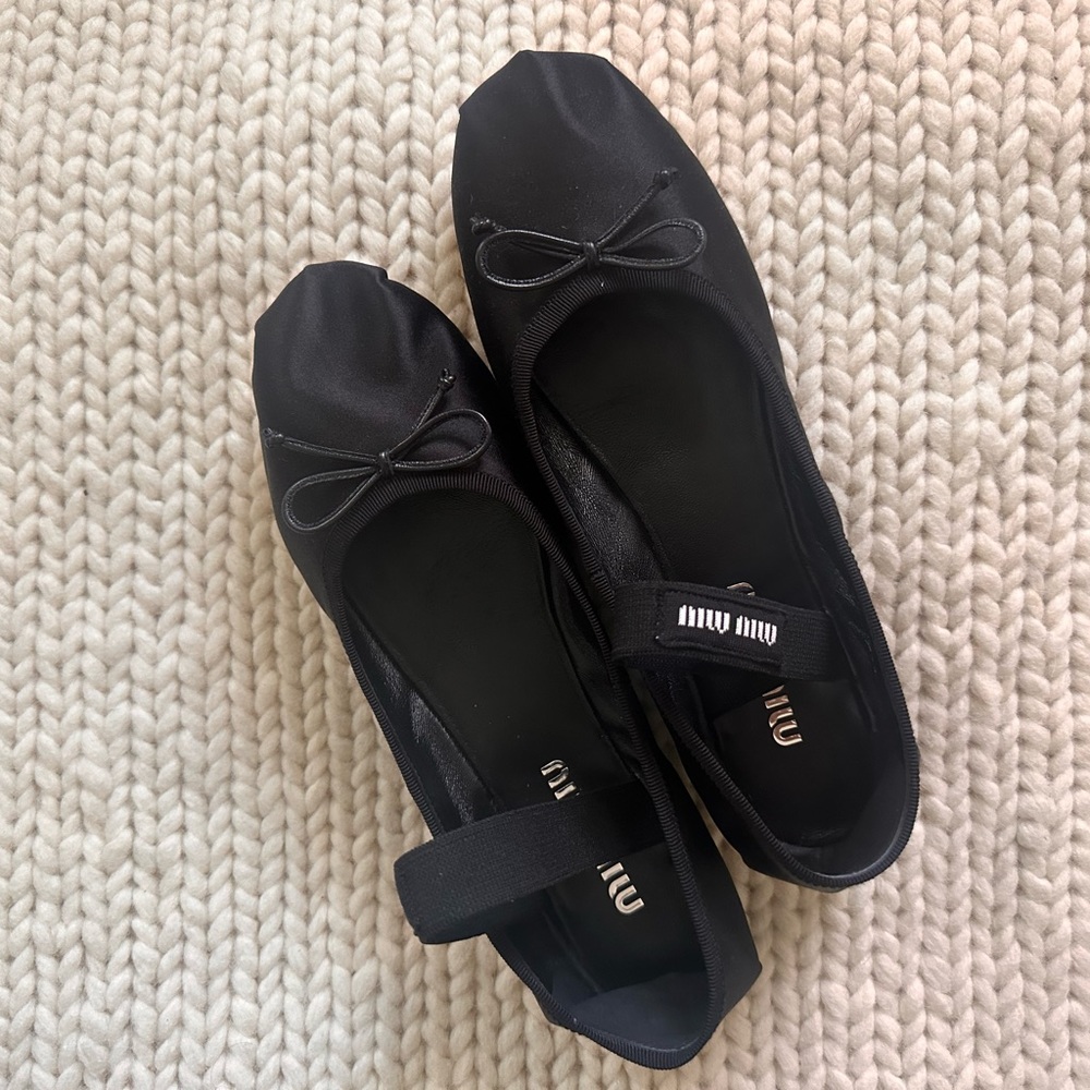 MIU MIU BLACK BALLET FLATS